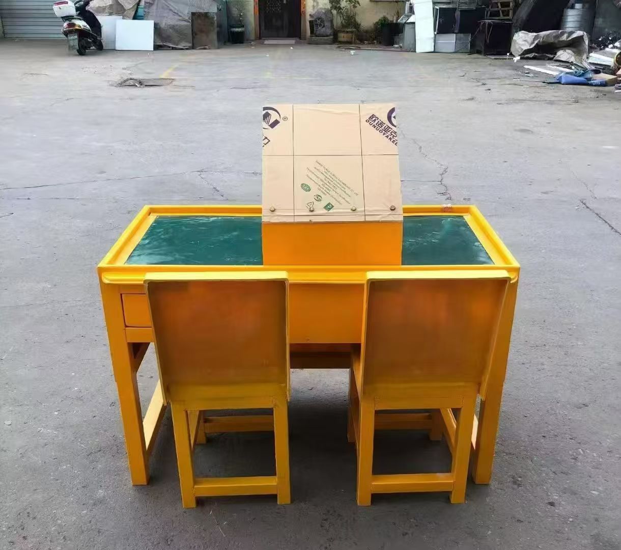 大竹防静电导通桌井下煤矿火工品发放桌：危险品流转的安全守护者